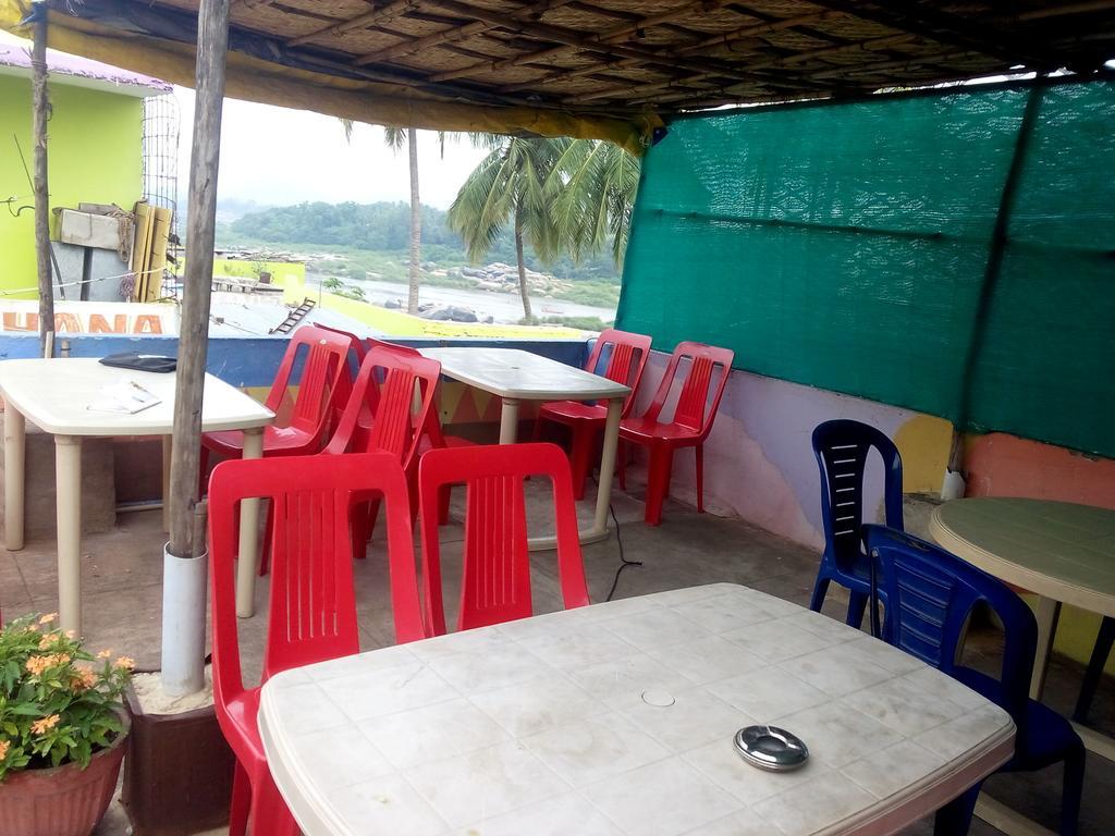 Riverside Homestay 亨比 外观 照片