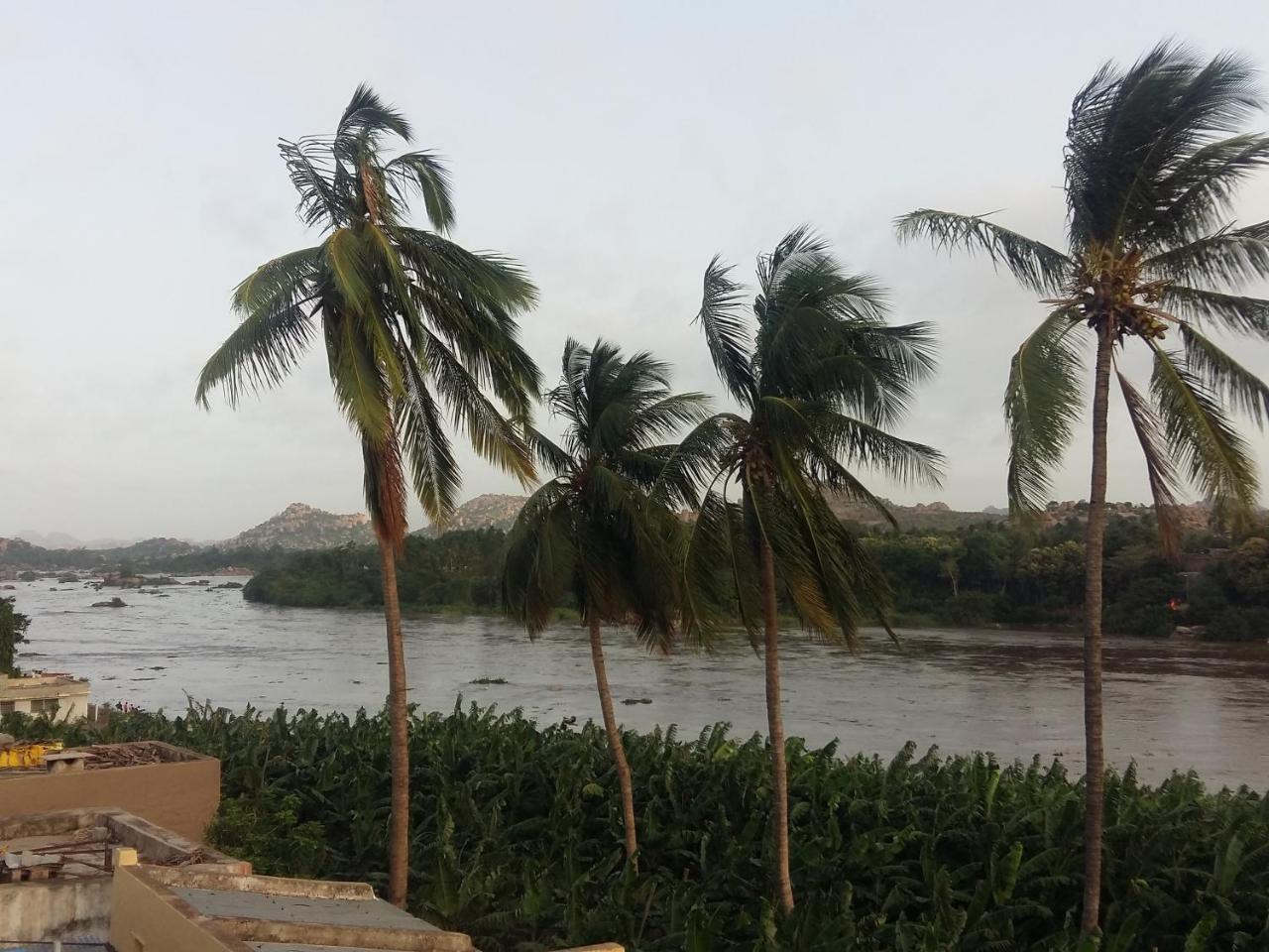 Riverside Homestay 亨比 外观 照片
