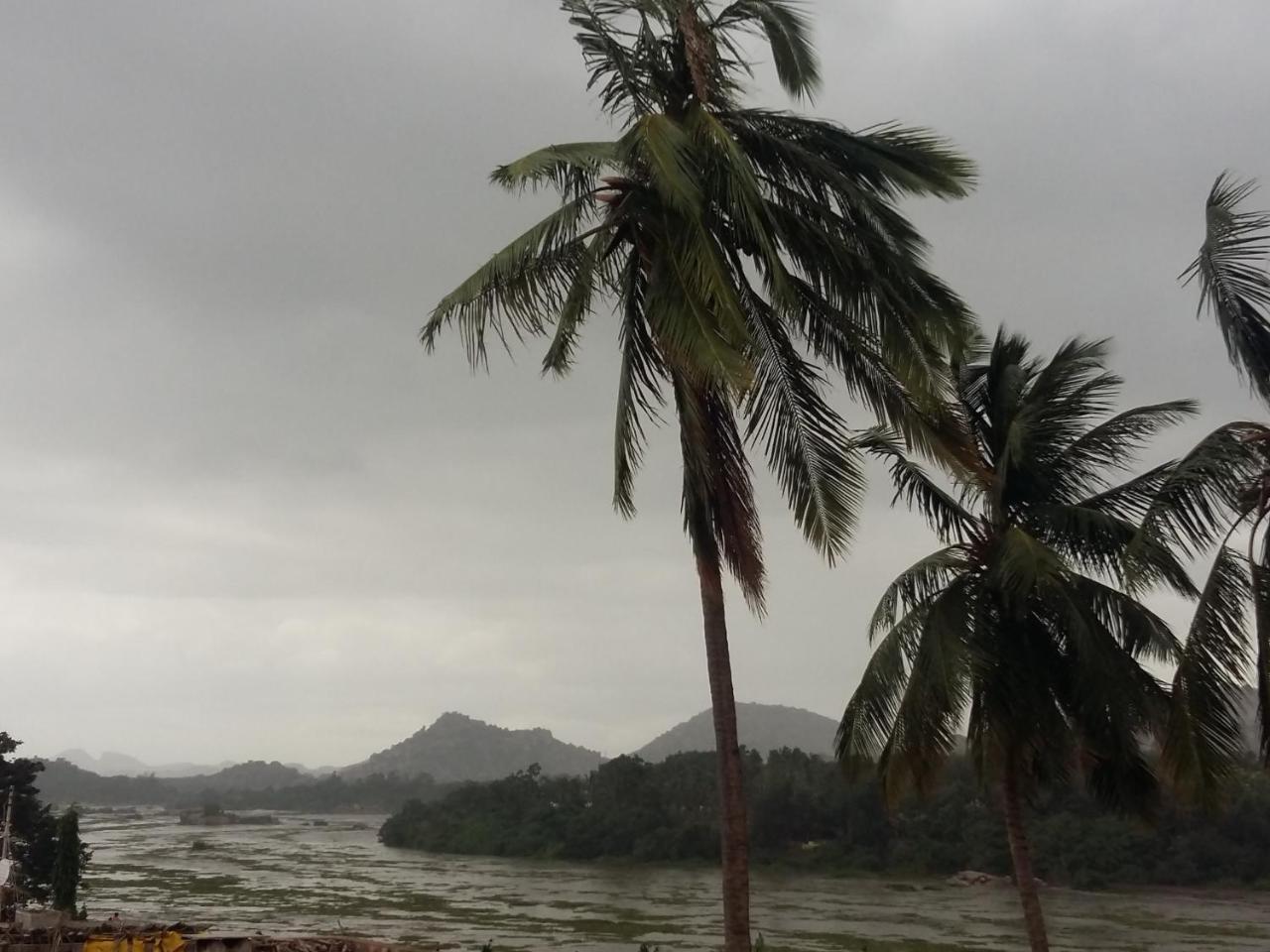 Riverside Homestay 亨比 外观 照片