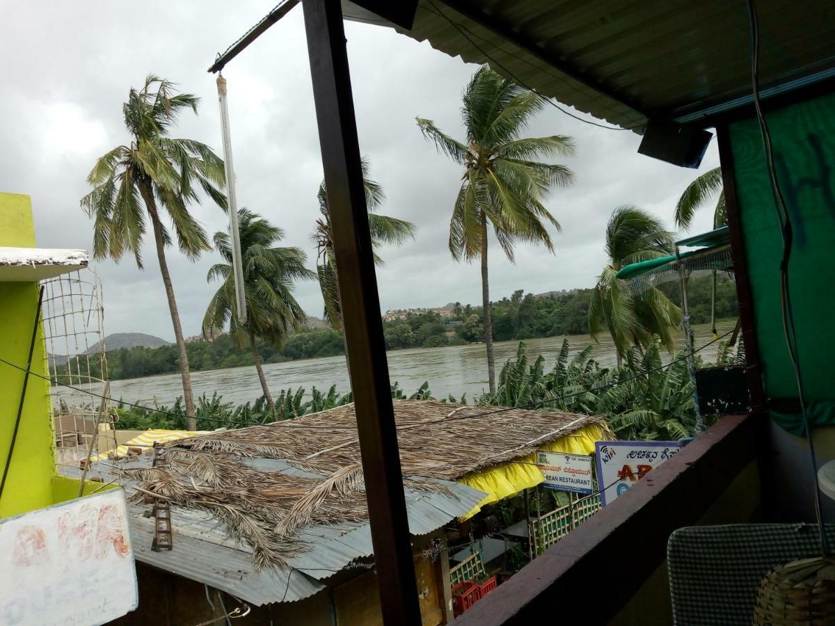 Riverside Homestay 亨比 外观 照片